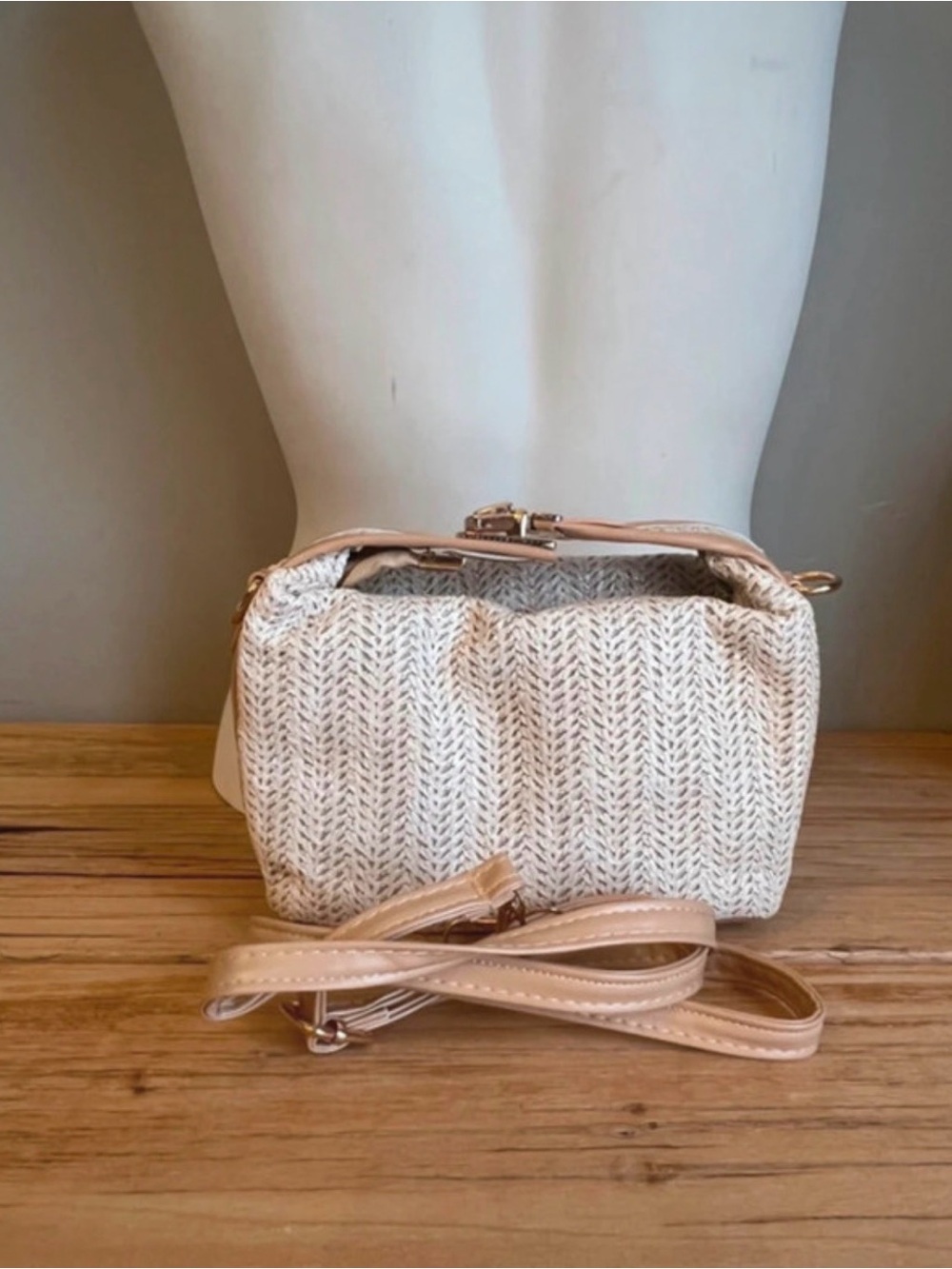 Woven Straw Crossbody Bag in Beige - Lightweight Women’s Shoulder Bag